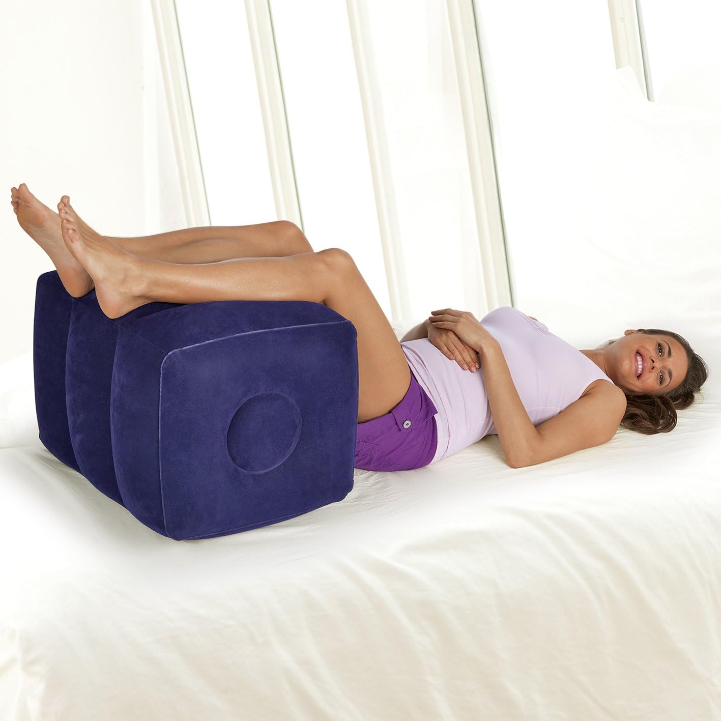 VITALmaxx aufblasbarer Stufenlagerungswürfel 50 x 40 x 35 cm, zur Entlastung der Bandscheiben | Stufenbett zur Rückenentspannung | Yoga Block zur Entspannung der Rückenmuskulatur | inkl. Fußpumpe — Ansicht 2